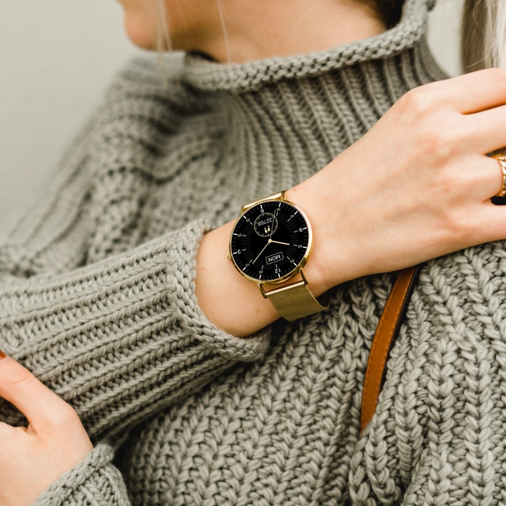 Stilvoll und funktional - Die gelbgoldene SIONA2 Smartwatch von XCOAST