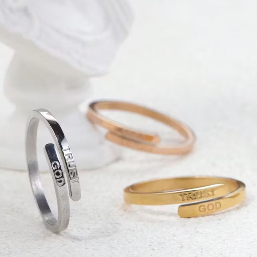 Ring mit Gravur „TRUST GOD“ Silber – Verstellbarer Edelstahl Ring mit Bedeutung – Bild 3
